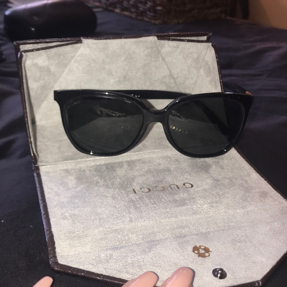 GUCCI SUNGLASSES